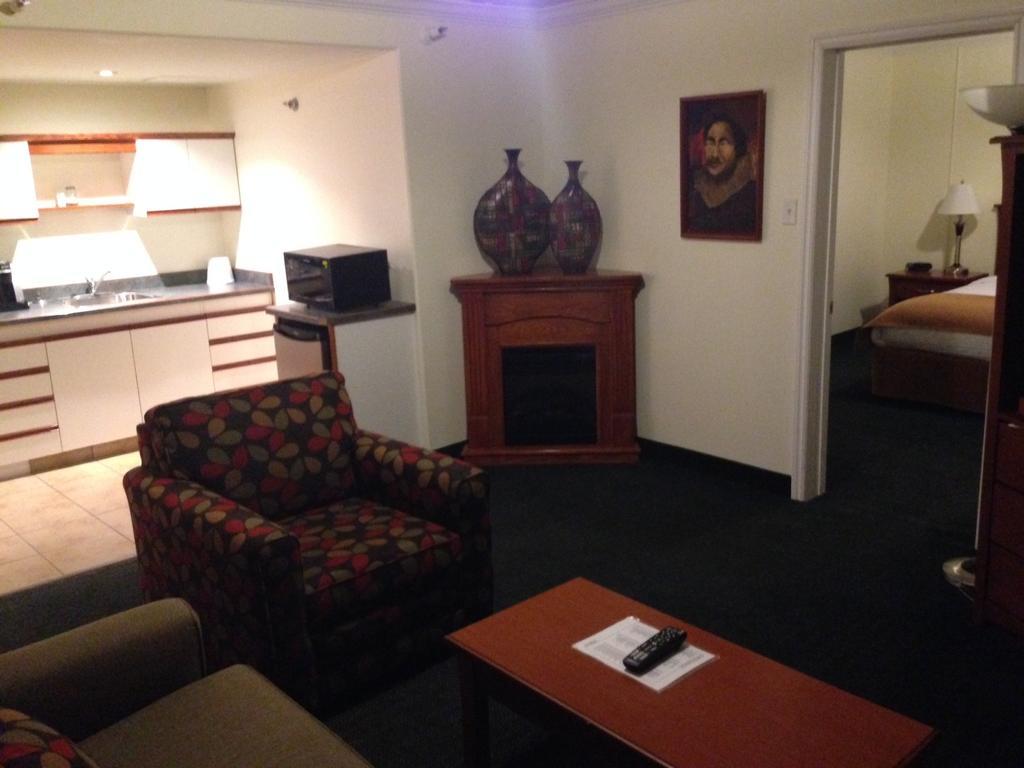 Ptarmigan Inn Hay River 객실 사진