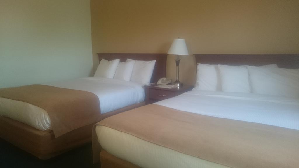Ptarmigan Inn Hay River 객실 사진