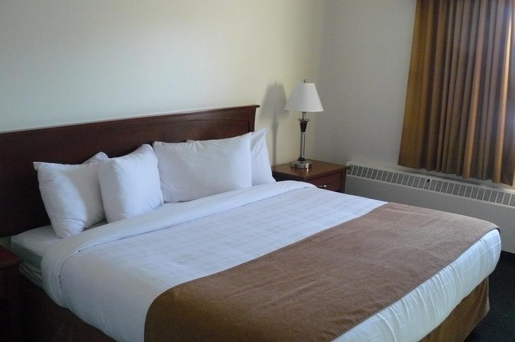 Ptarmigan Inn Hay River 객실 사진
