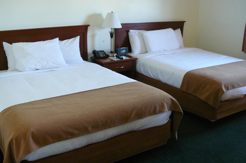 Ptarmigan Inn Hay River 객실 사진