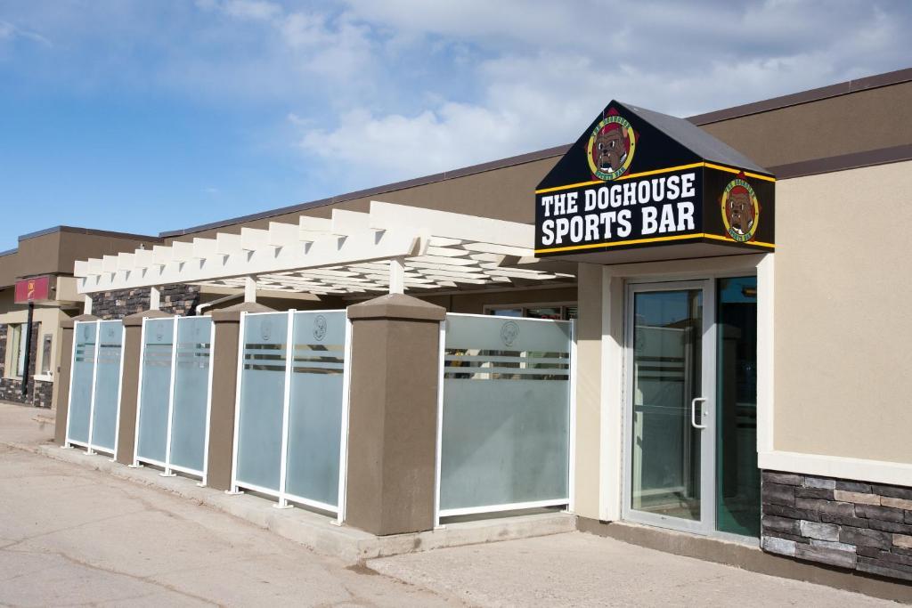 Ptarmigan Inn Hay River 외부 사진