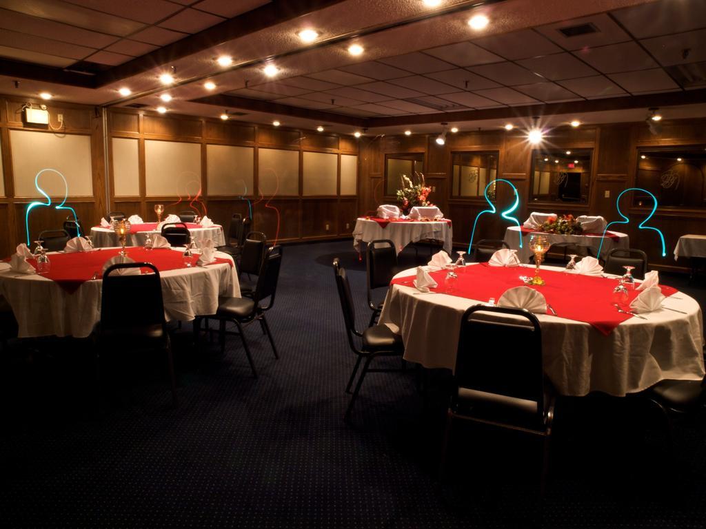 Ptarmigan Inn Hay River 외부 사진